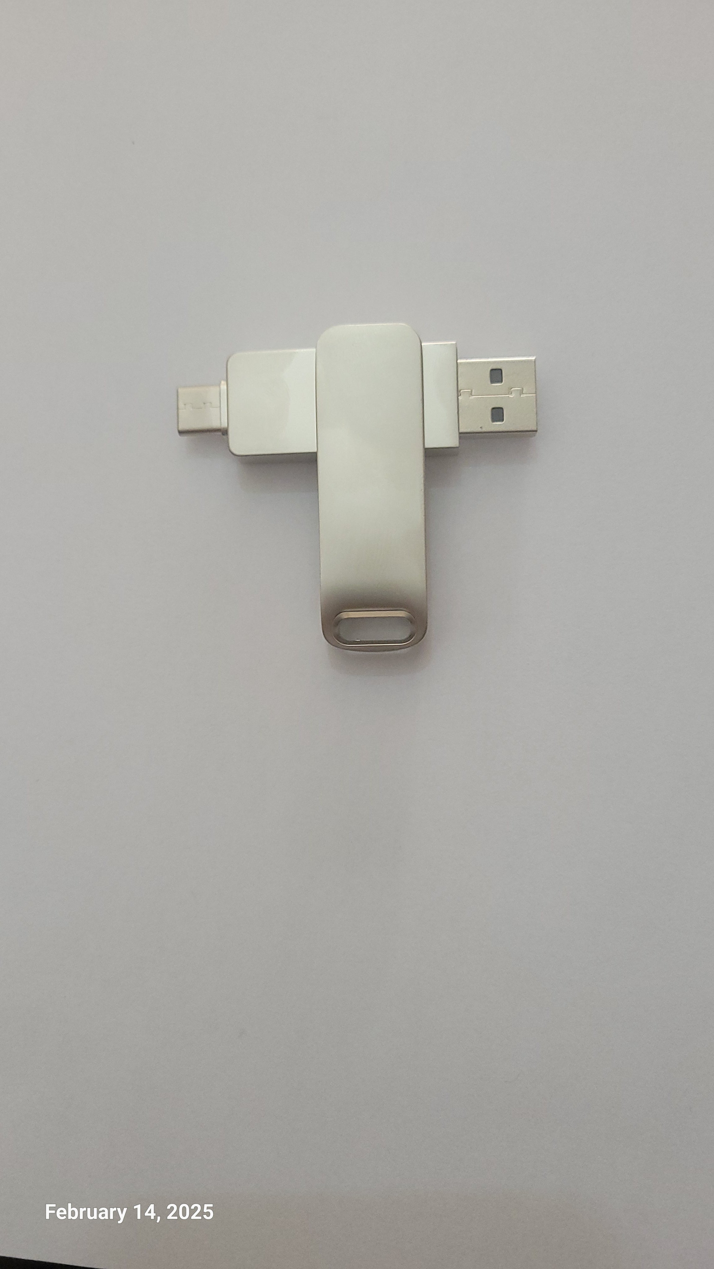 16TB USB Flash Drive (Type A and C) (Product Size: L=6.5cm B=1.8cm H=1.0cm) - Always Format a New Drive before use